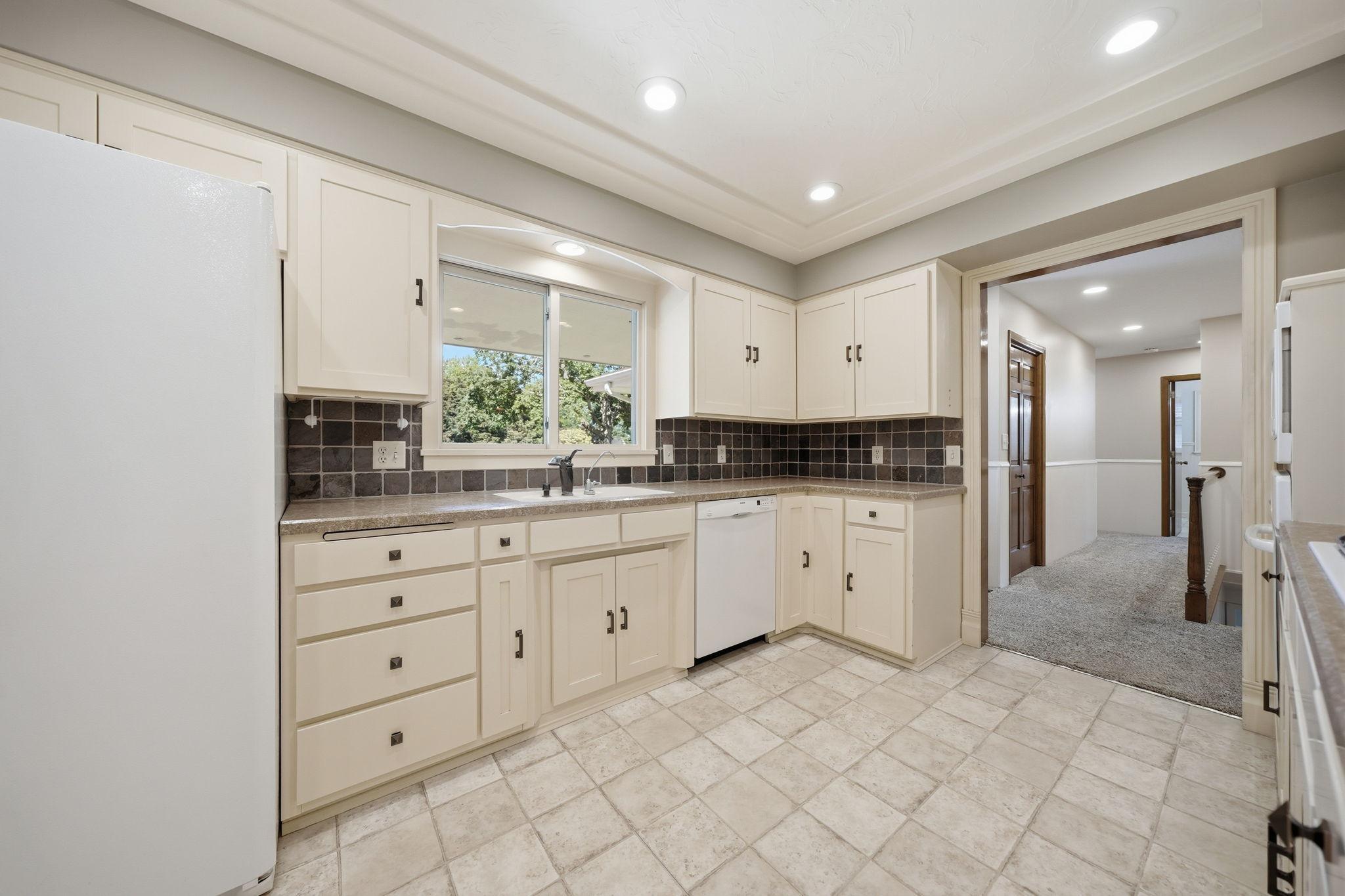 121 Hillcrest Drive