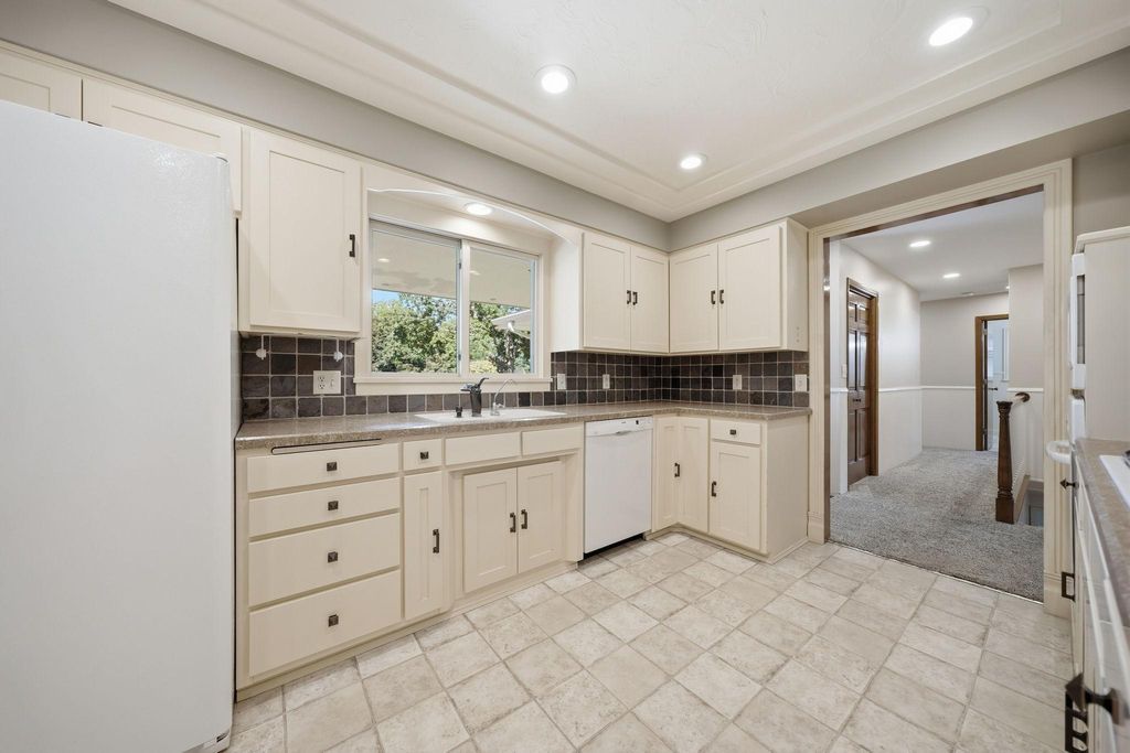Photo of 121 Hillcrest Drive, Belle Plaine, MN 56011 (MLS # 7097516)