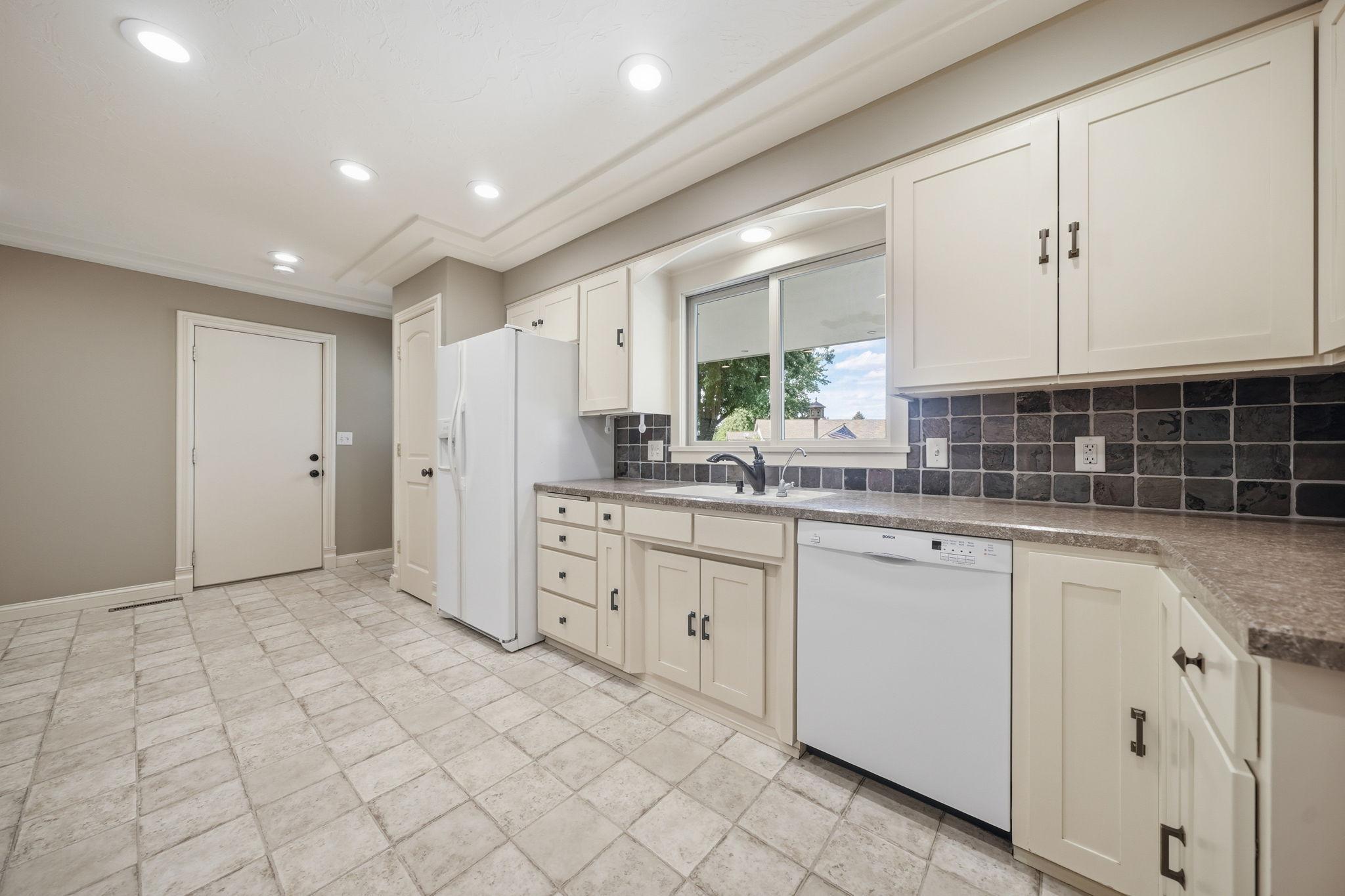 121 Hillcrest Drive