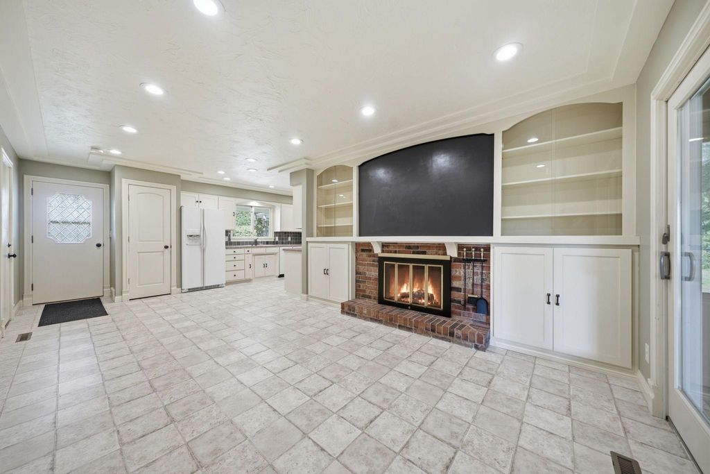 Photo of 121 Hillcrest Drive, Belle Plaine, MN 56011 (MLS # 7097516)