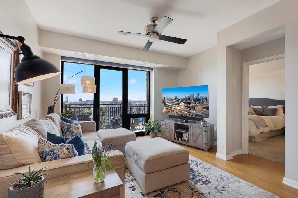 Photo of 500 E Grant Street #707, Minneapolis, MN 55404 (MLS # 7125586)