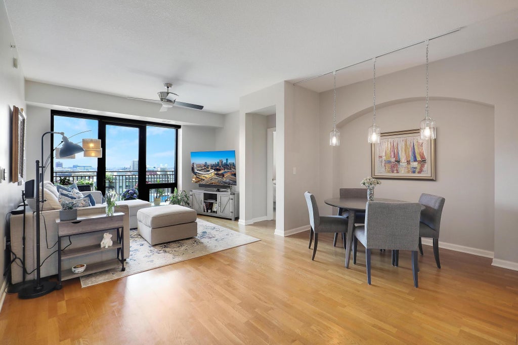 Photo of 500 E Grant Street #707, Minneapolis, MN 55404 (MLS # 7125586)