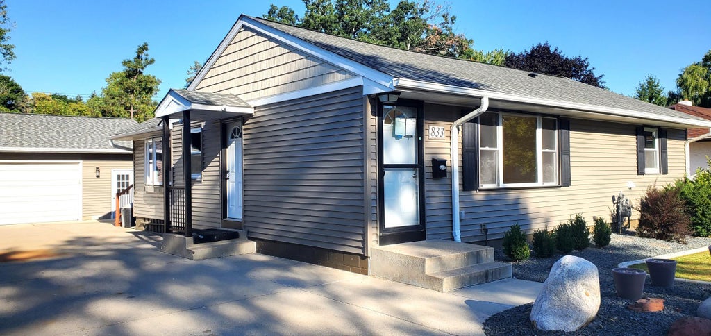 Photo of 833 24th Avenue N, South Saint Paul, MN 55075 (MLS # 7136769)