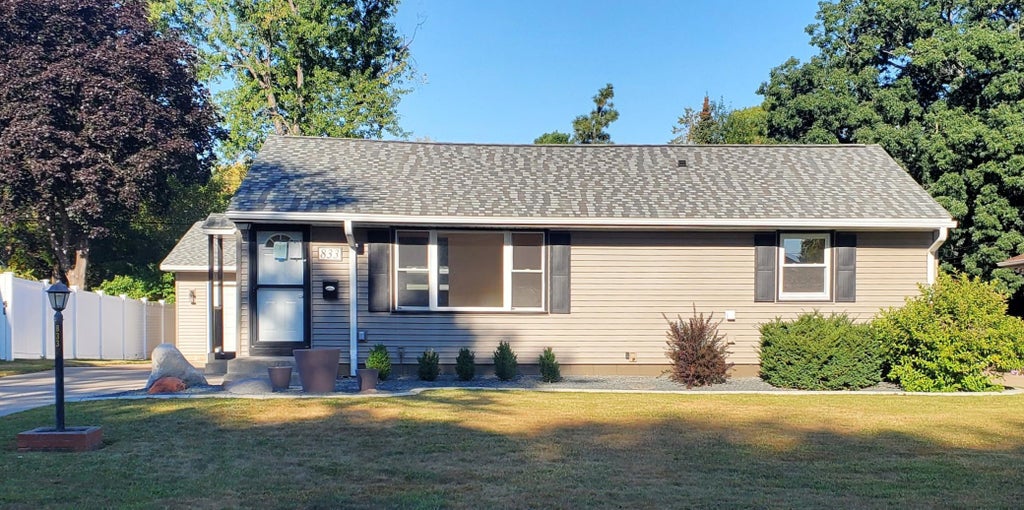 Photo of 833 24th Avenue N, South Saint Paul, MN 55075 (MLS # 7136769)