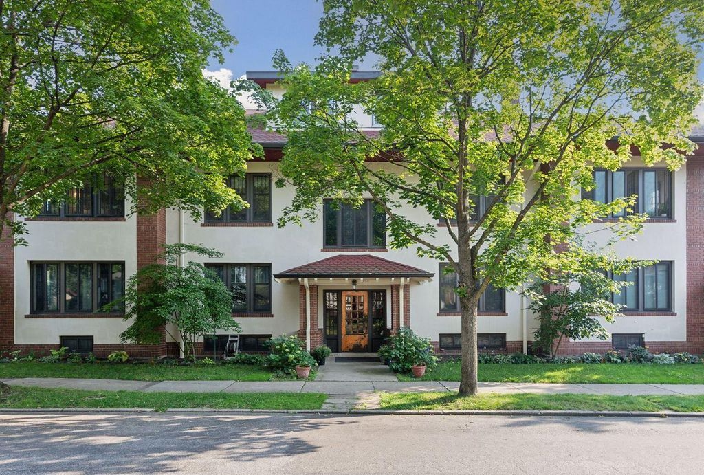 Photo of 854 Linwood Avenue #201, Saint Paul, MN 55105 (MLS # 7058596)