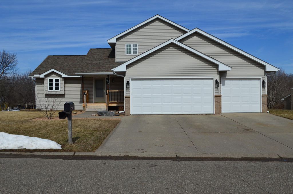 Photo of 1801 3rd Avenue SW, Buffalo, MN 55313 (MLS # 7025145)