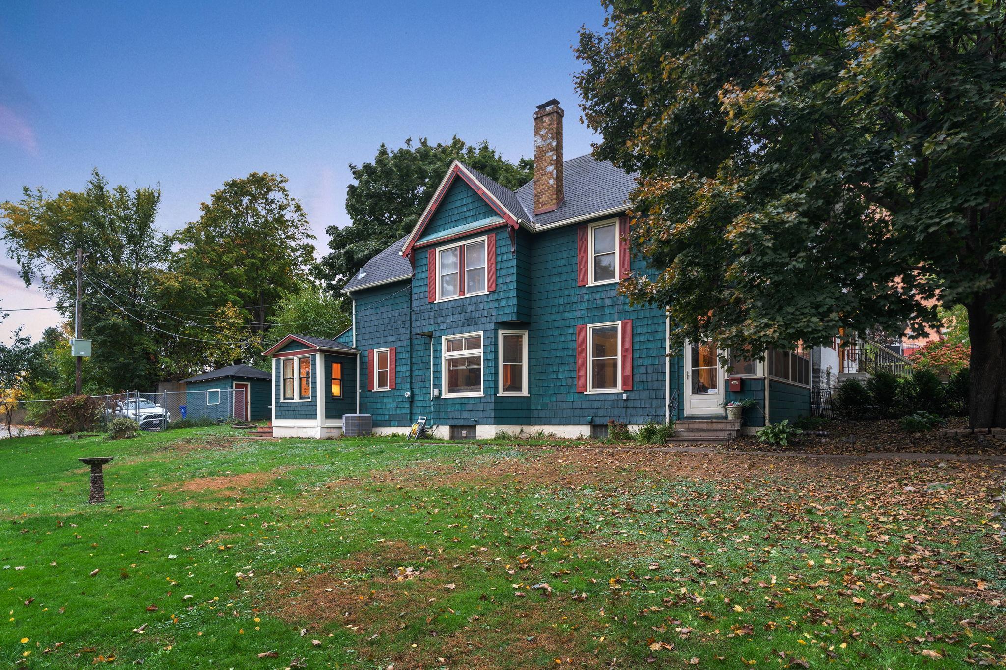 1146 Central Avenue W