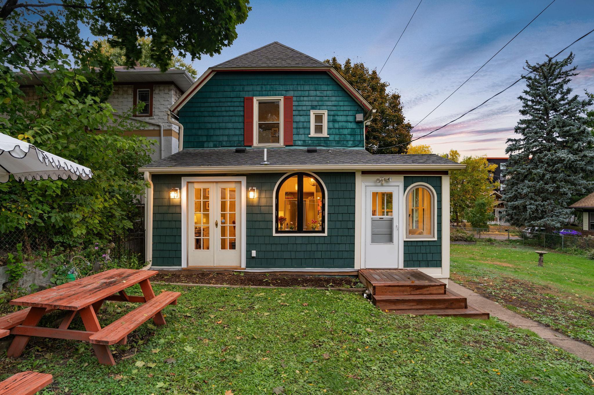 1146 Central Avenue W