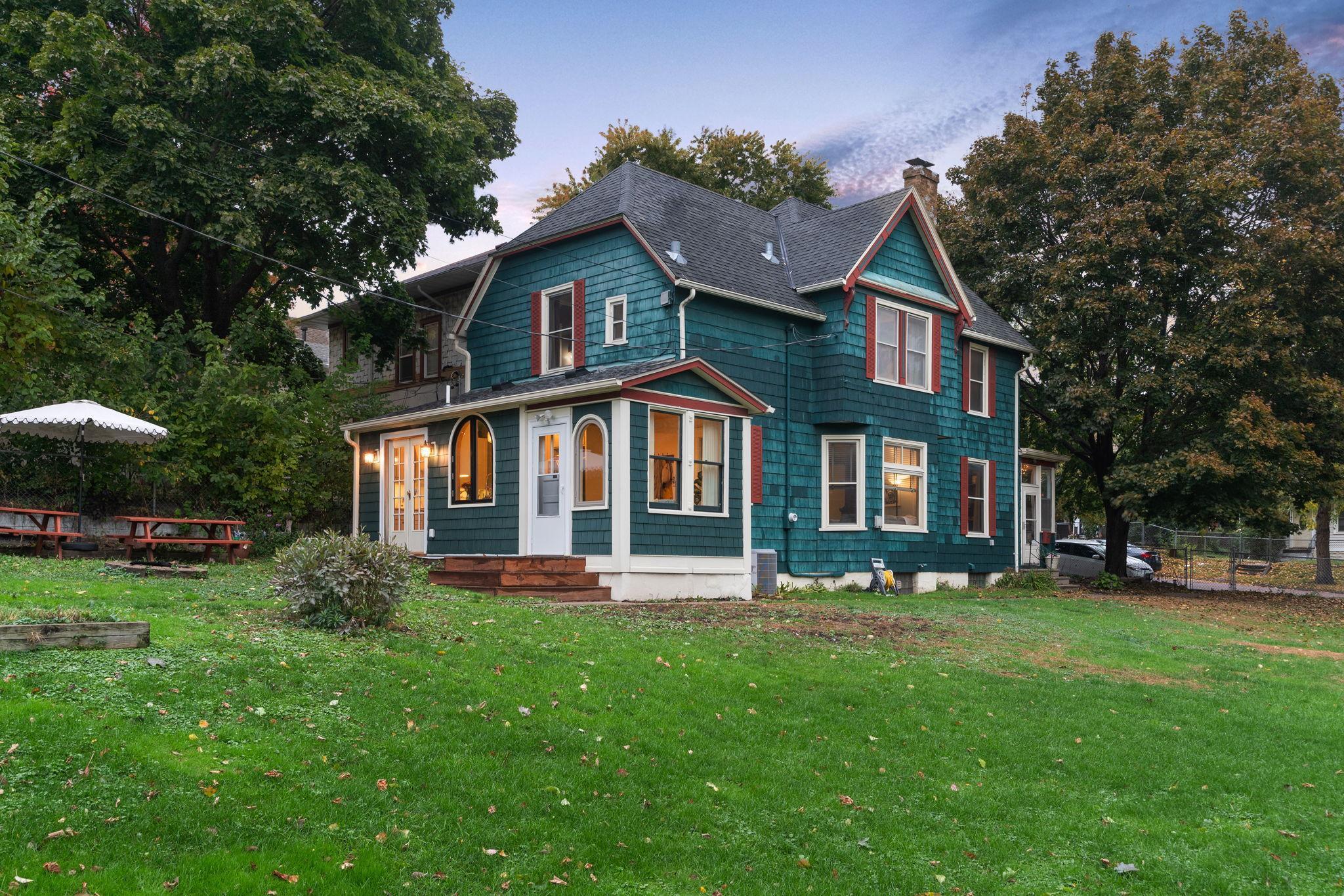 1146 Central Avenue W