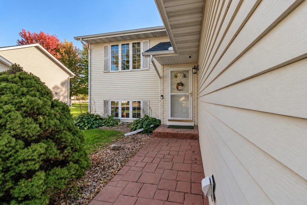 Photo of 105 Torrey Pines Drive, Mankato, MN 56001 (MLS # 7164087)