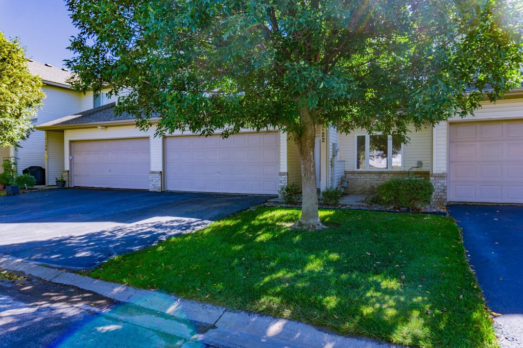 Photo of 1122 Crystal Place W, Chaska, MN 55318 (MLS # 7017442)