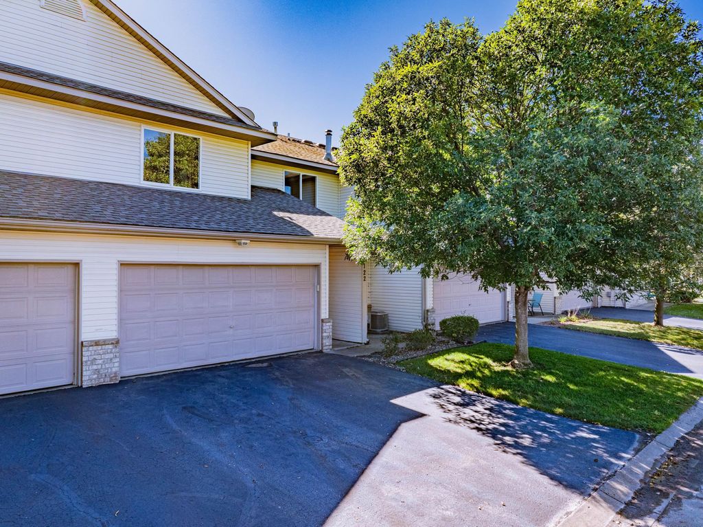 Photo of 1122 Crystal Place W, Chaska, MN 55318 (MLS # 7017442)