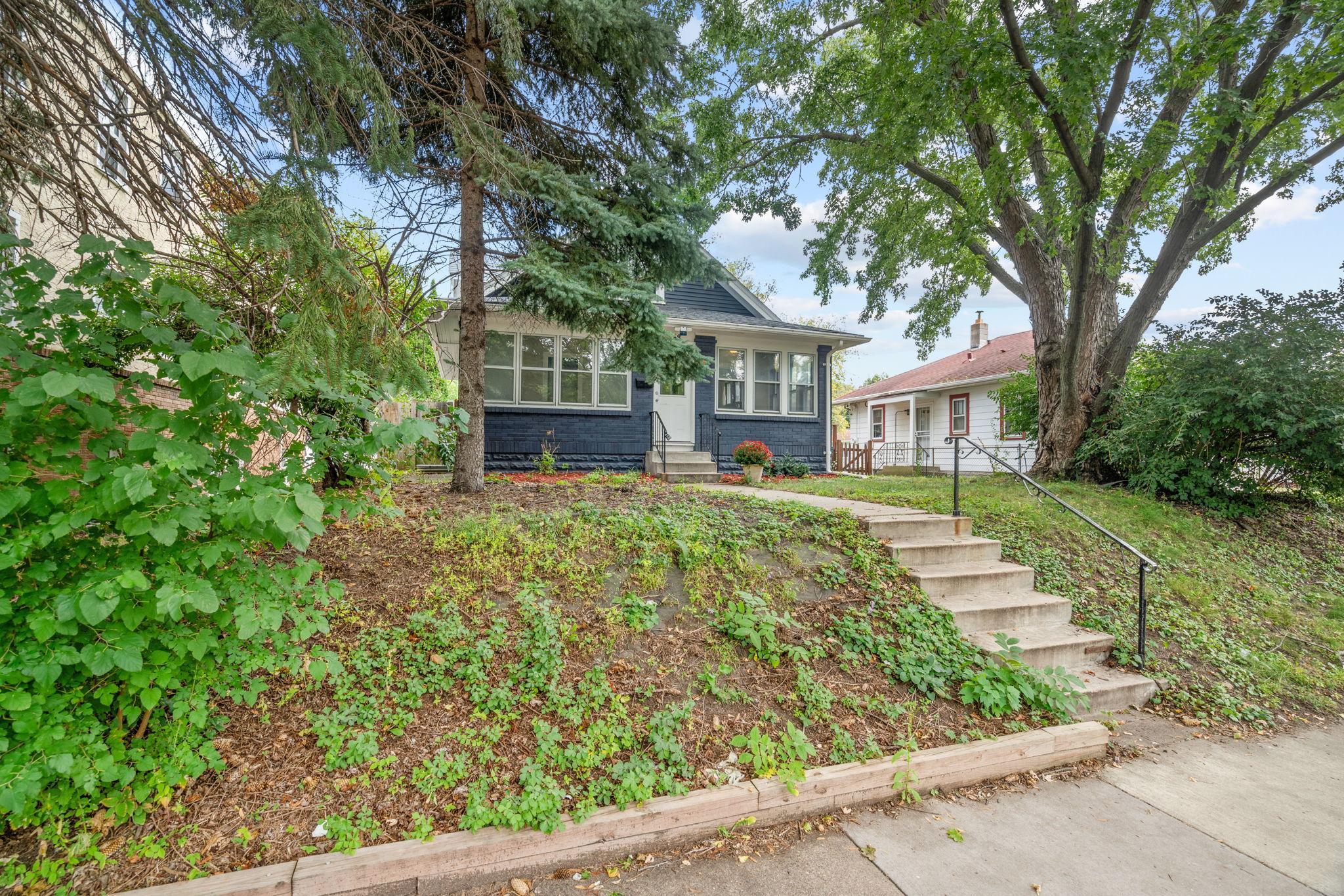 388 Snelling Avenue S