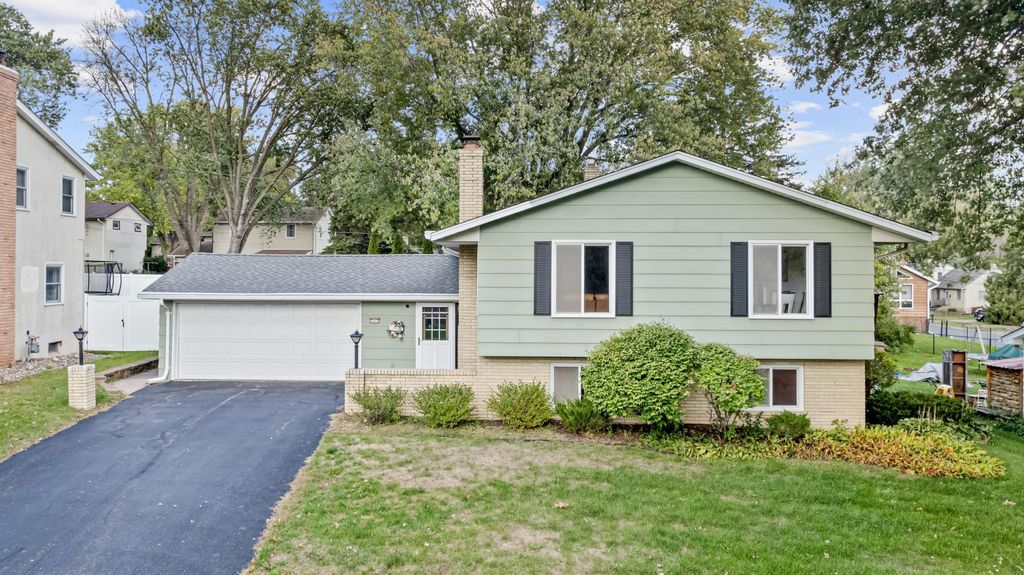 Photo of 2310 Kraft Street, South Saint Paul, MN 55075 (MLS # 7023857)