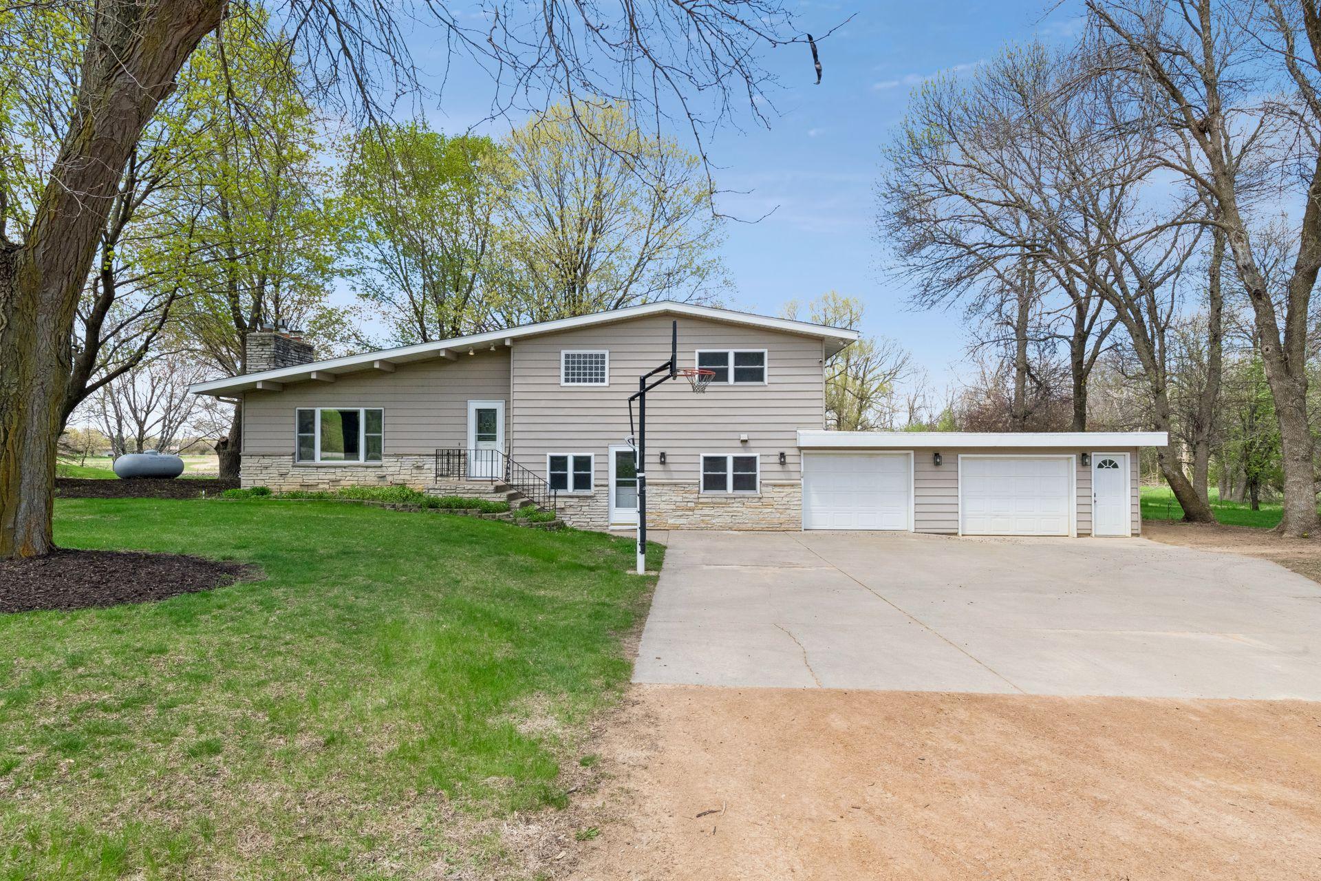 15710 Highway 5 And 25