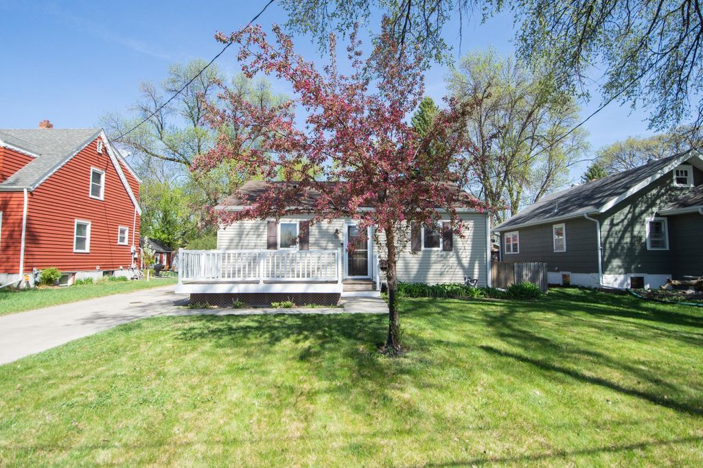 Photo of 906 14th Street N, Moorhead, MN 56560 (MLS # 7075661)