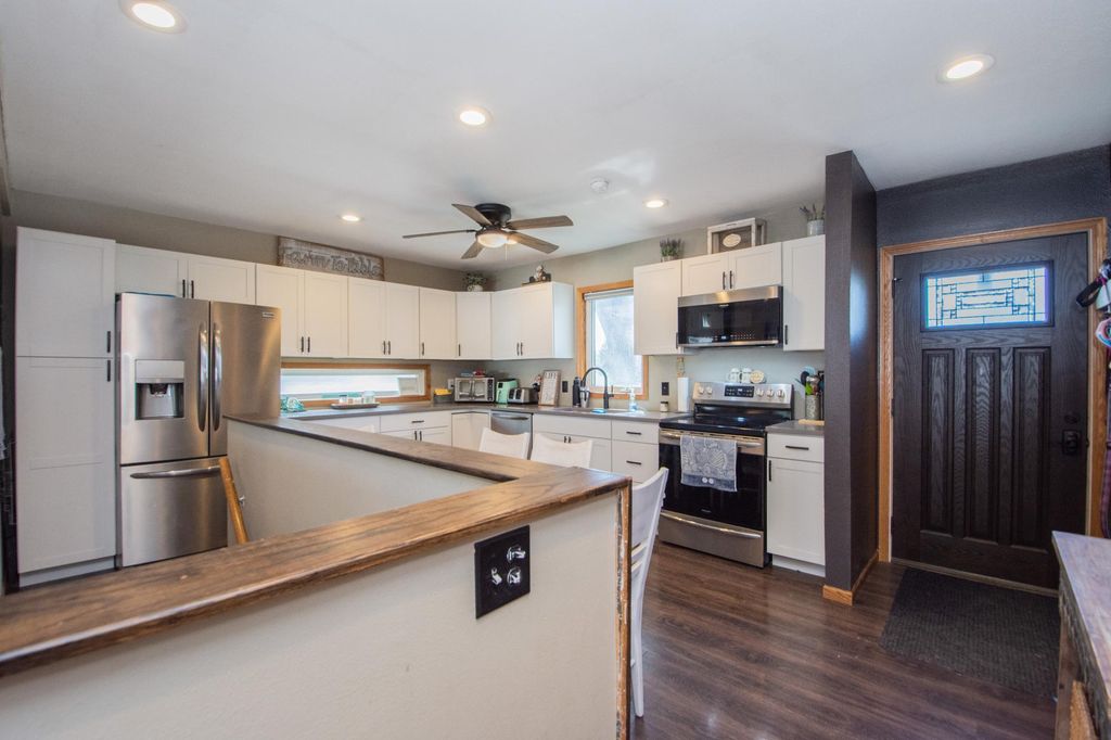 Photo of 906 14th Street N, Moorhead, MN 56560 (MLS # 7075661)