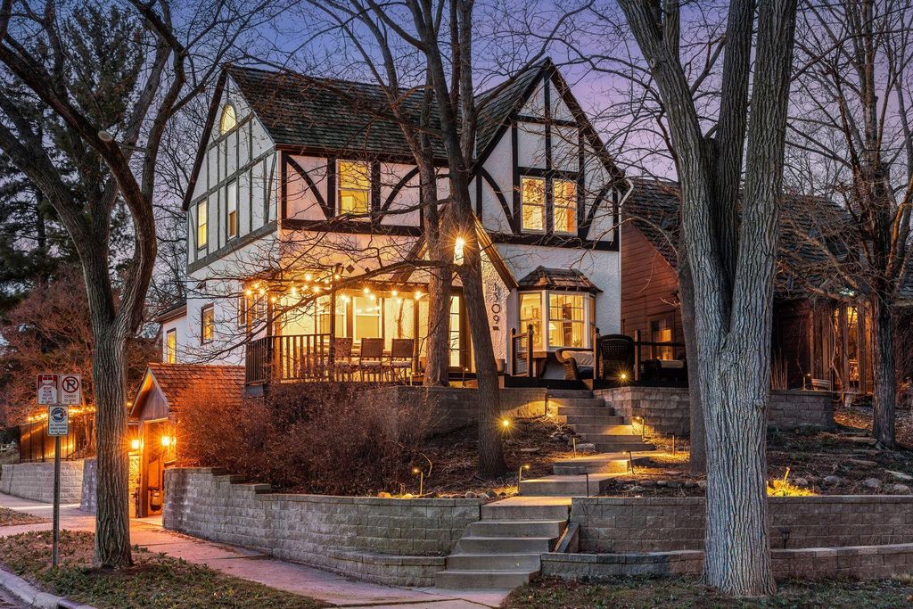 Photo of 1309 Arlington Avenue W, Saint Paul, MN 55108 (MLS # 7047310)