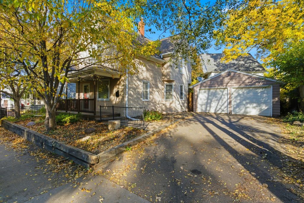 Photo of 882 Raymond Avenue, Saint Paul, MN 55114 (MLS # 6807793)