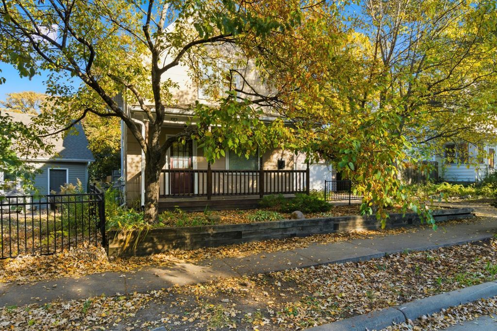 Photo of 882 Raymond Avenue, Saint Paul, MN 55114 (MLS # 6807793)