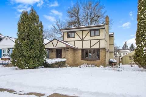 1517 Albert Street N Saint Paul MN 55108