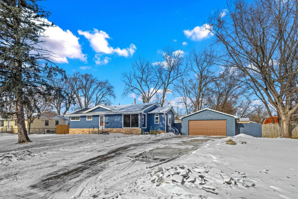 Photo of 7608 64th Avenue N, Brooklyn Park, MN 55428 (MLS # 7010734)