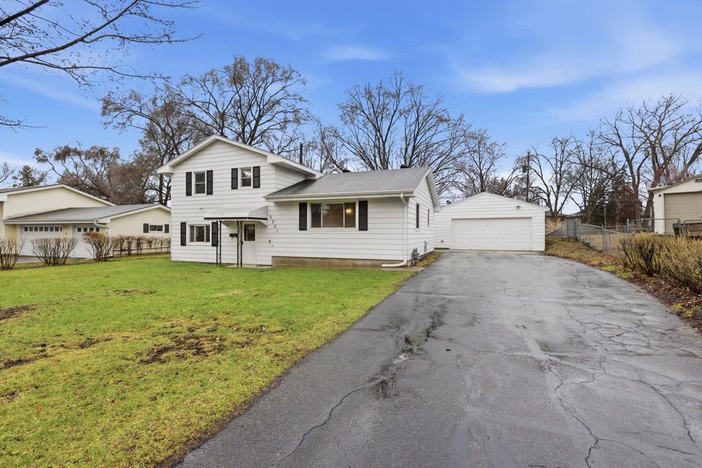 Photo of 5221 Sumter Avenue N, New Hope, MN 55428 (MLS # 7041077)