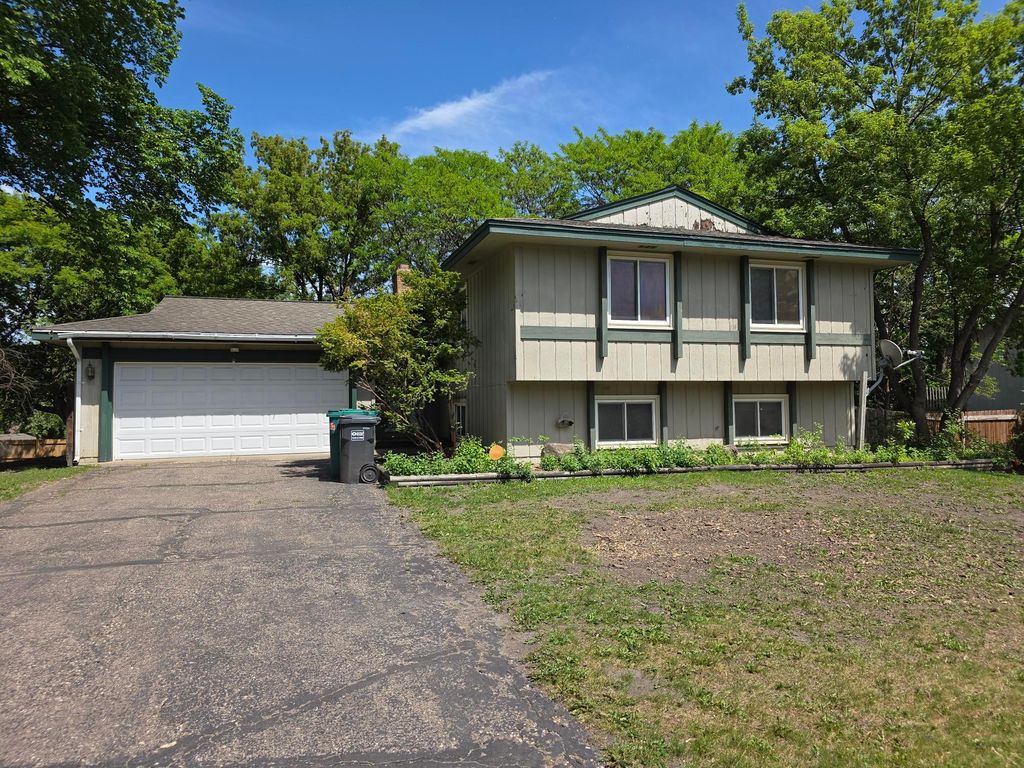 Photo of 13213 E Manor Boulevard, Burnsville, MN 55337 (MLS # 7084446)