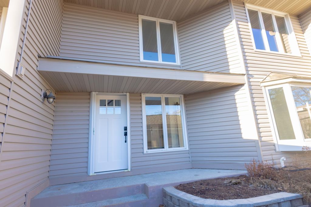 Photo of 419 County Road C W, Roseville, MN 55113 (MLS # 7036833)