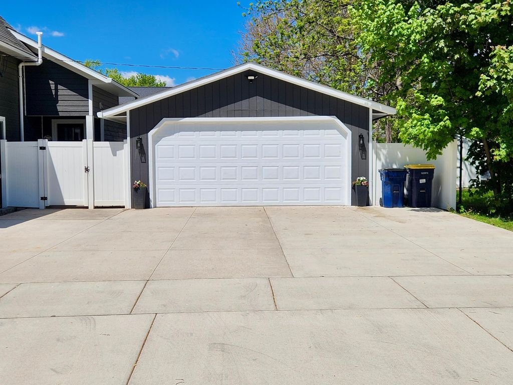 Photo of 620 W Dwelle Street, Lake City, MN 55041 (MLS # 7074137)