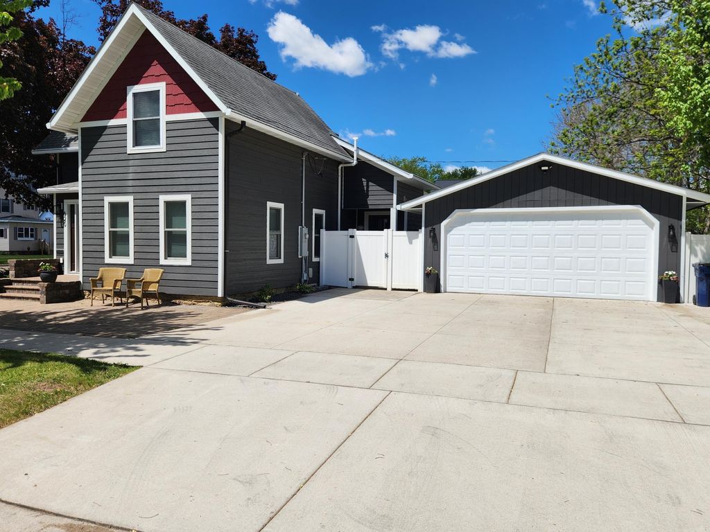 Photo of 620 W Dwelle Street, Lake City, MN 55041 (MLS # 7074137)