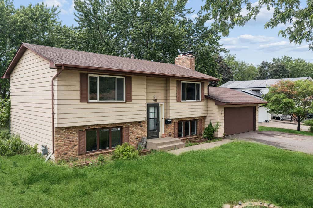 Photo of 1613 Lyn Curve Avenue N, Minneapolis, MN 55411 (MLS # 7109736)