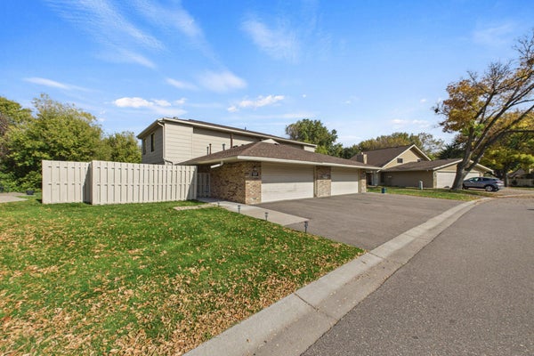 2220 MAYFAIR RD, MINNEAPOLIS, MN 55427 - Image 3430bb4d7fb988d14d7885632fb986bb/2119361069