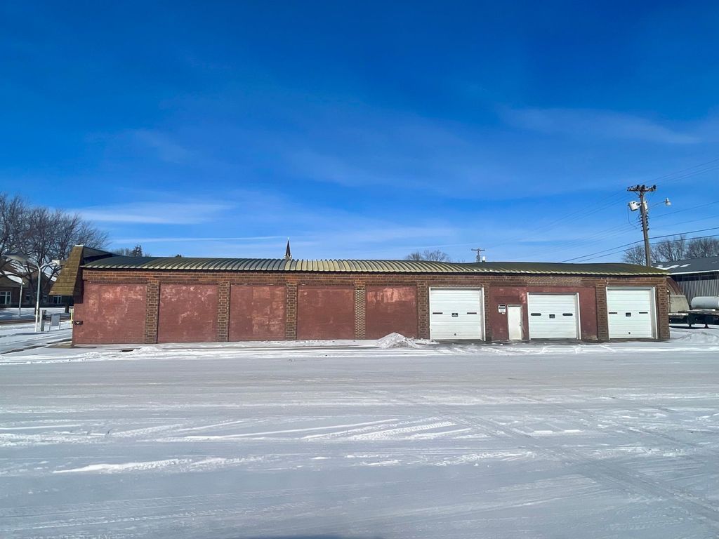 Photo of 101 N Cass Avenue, Springfield, MN 56087 (MLS # 7015929)