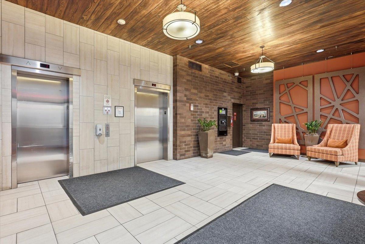 26 10th Street W 1809