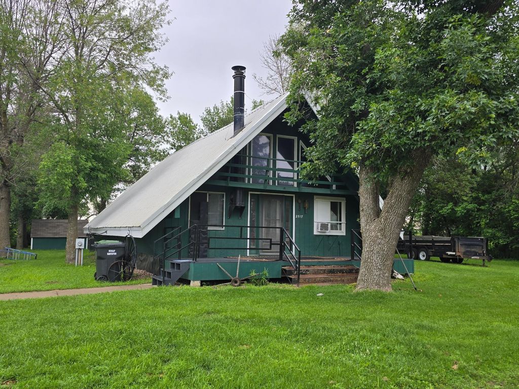 Photo of 2517 East Avenue, Worthington, MN 56187 (MLS # 7001933)