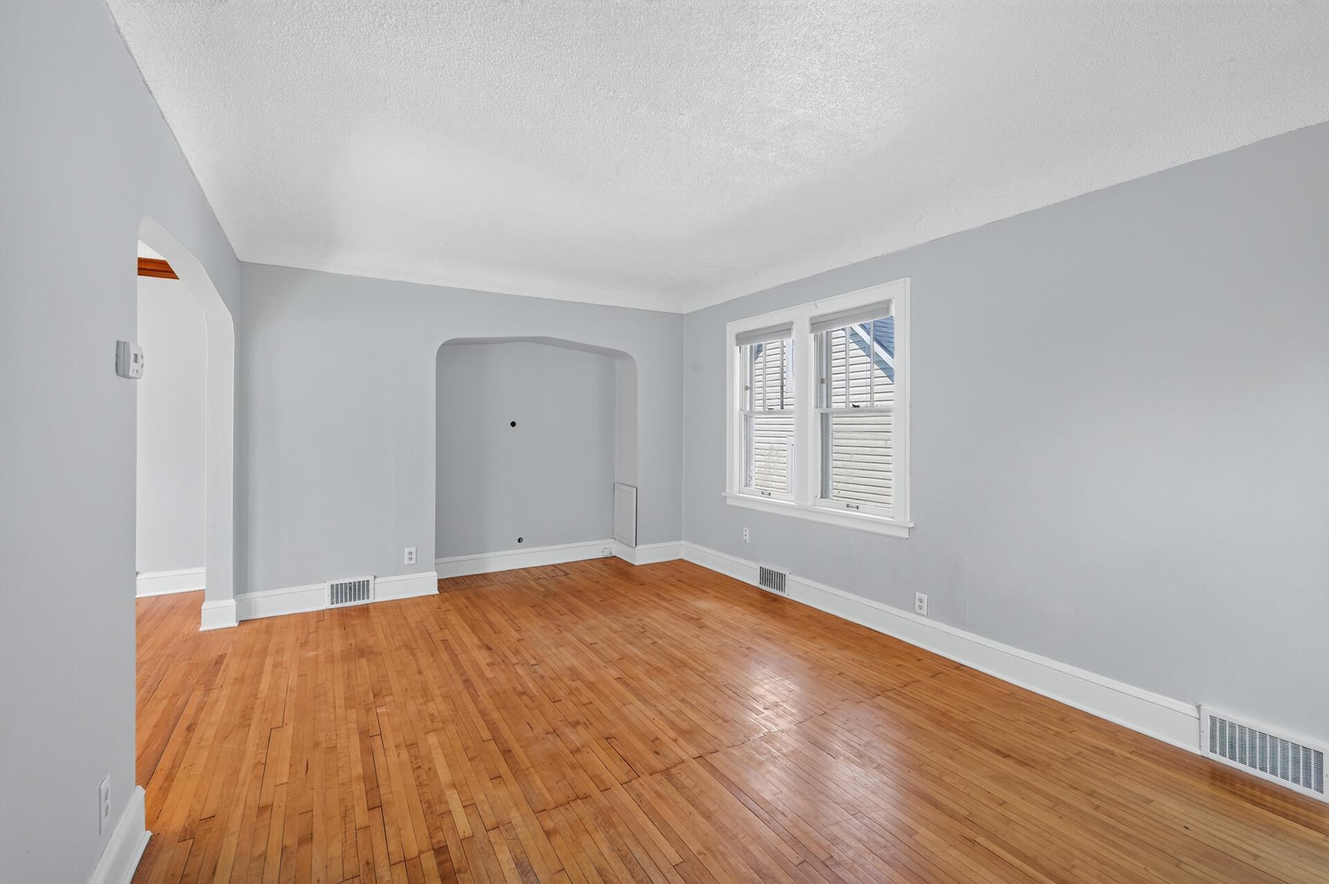 967 Rose Avenue E - Photo 4