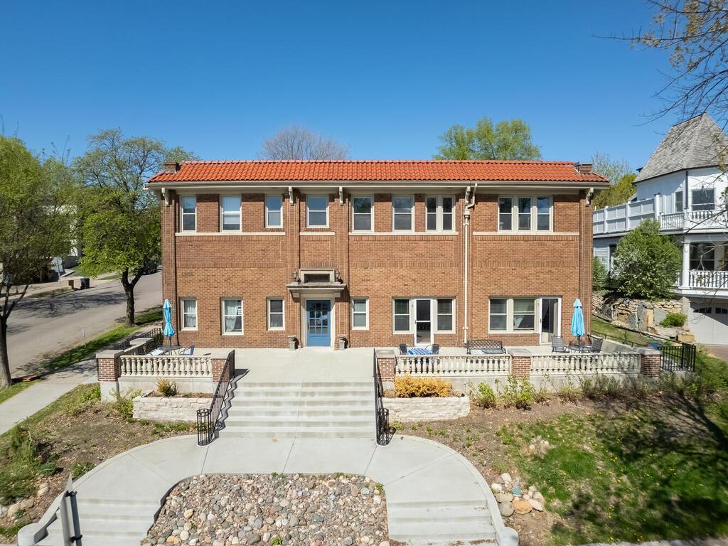 4136 Queen Avenue S 108