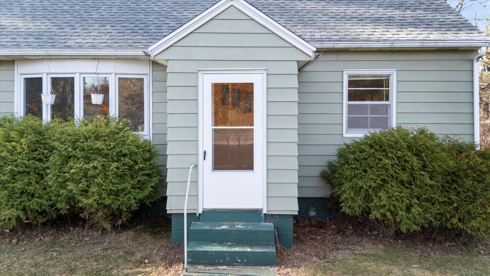 707 La Prairie Avenue