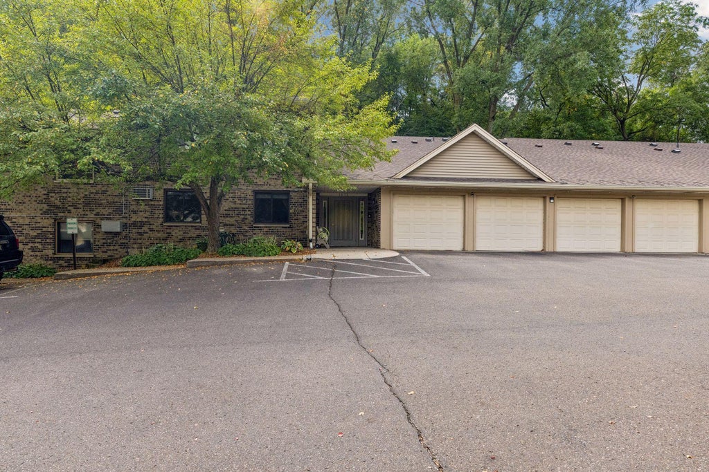 Photo of 1573 Cohansey Street #204, Saint Paul, MN 55117 (MLS # 7139075)