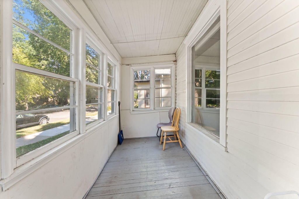 Photo of 1076 25th Avenue SE, Minneapolis, MN 55414 (MLS # 7144995)