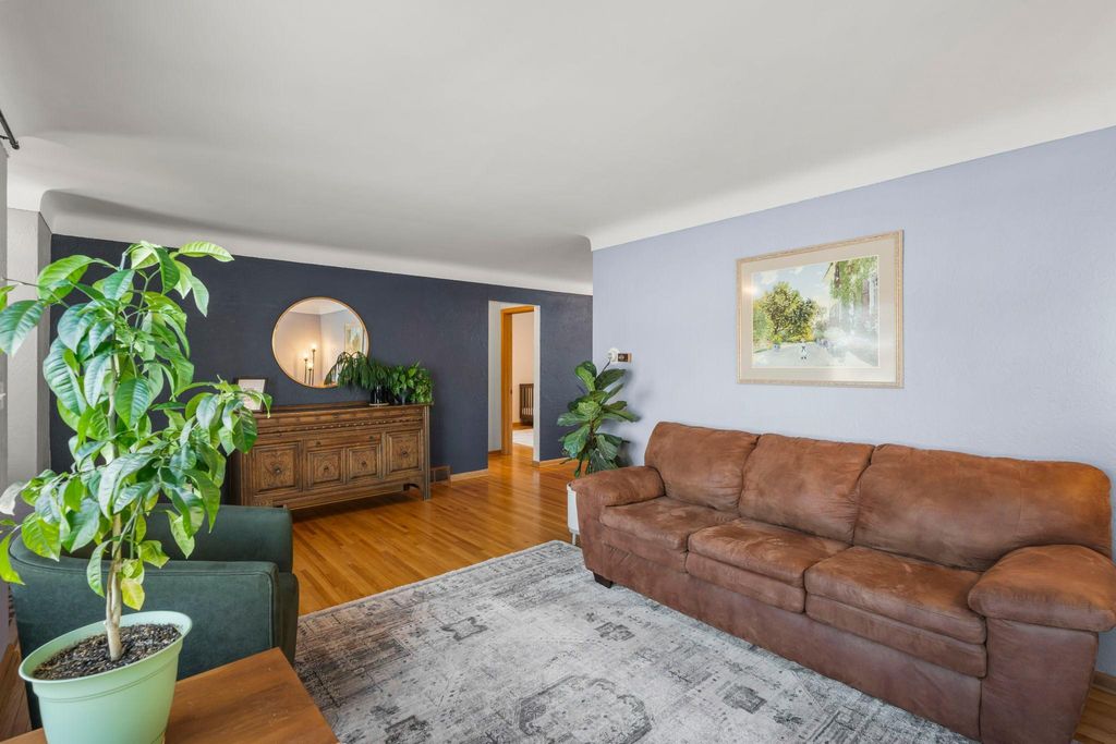 Photo of 1521 Atlantic Street, Saint Paul, MN 55106 (MLS # 7008099)