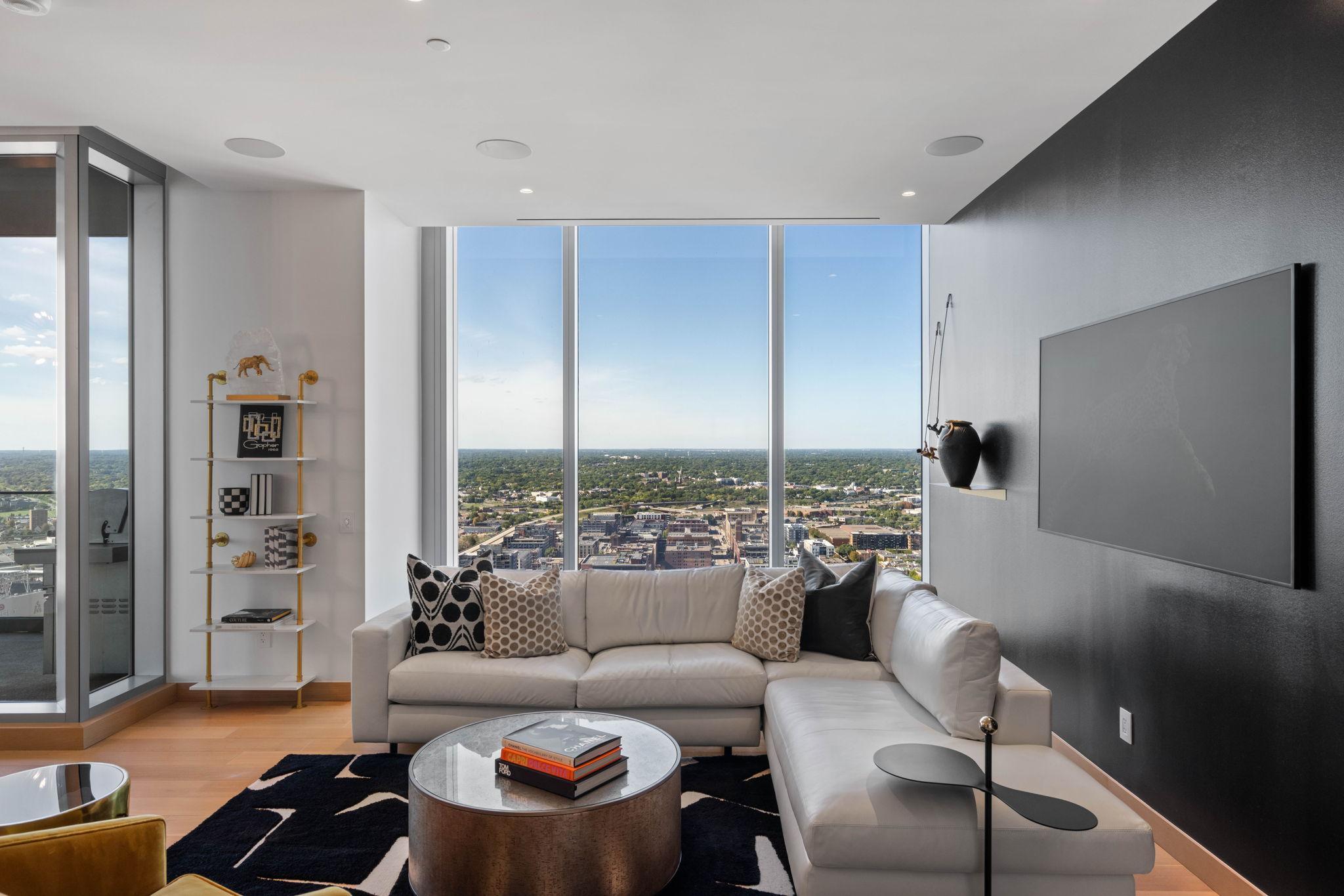 255 Hennepin Avenue 3204