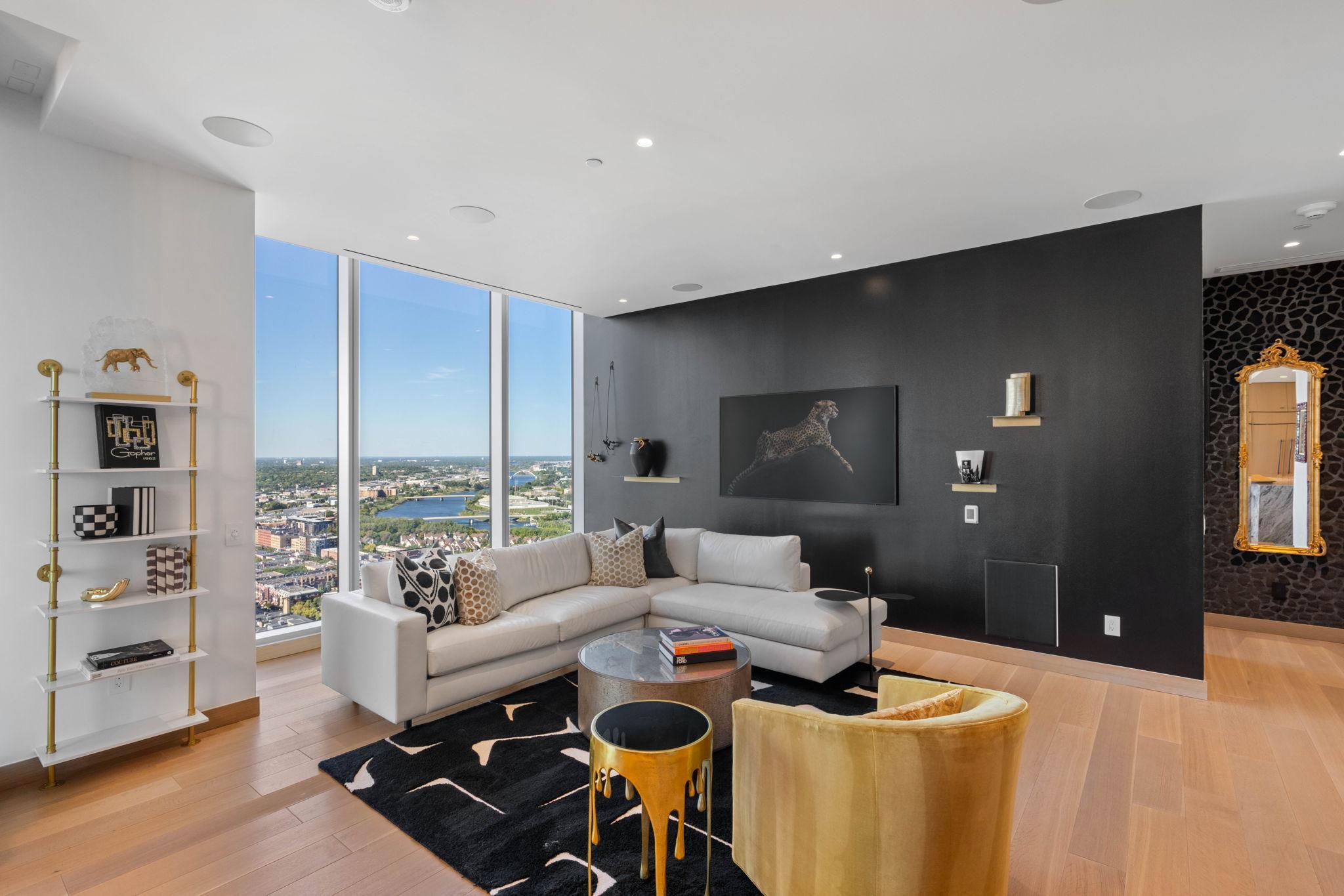 255 Hennepin Avenue 3204