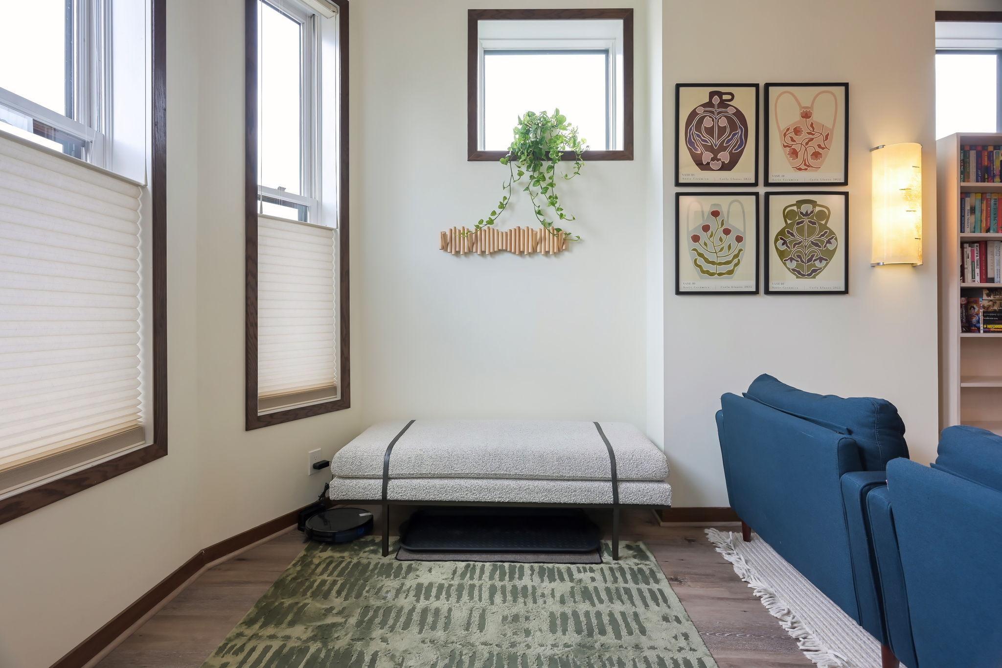 162 College Avenue W 3