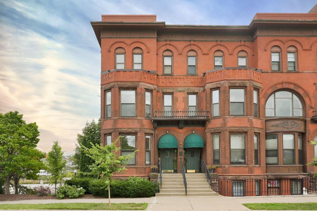 Photo of 162 College Avenue W #3, Saint Paul, MN 55102 (MLS # 7019216)
