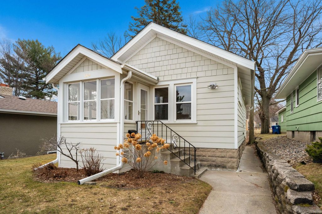 Photo of 1244 Hartford Avenue, Saint Paul, MN 55116 (MLS # 7043406)