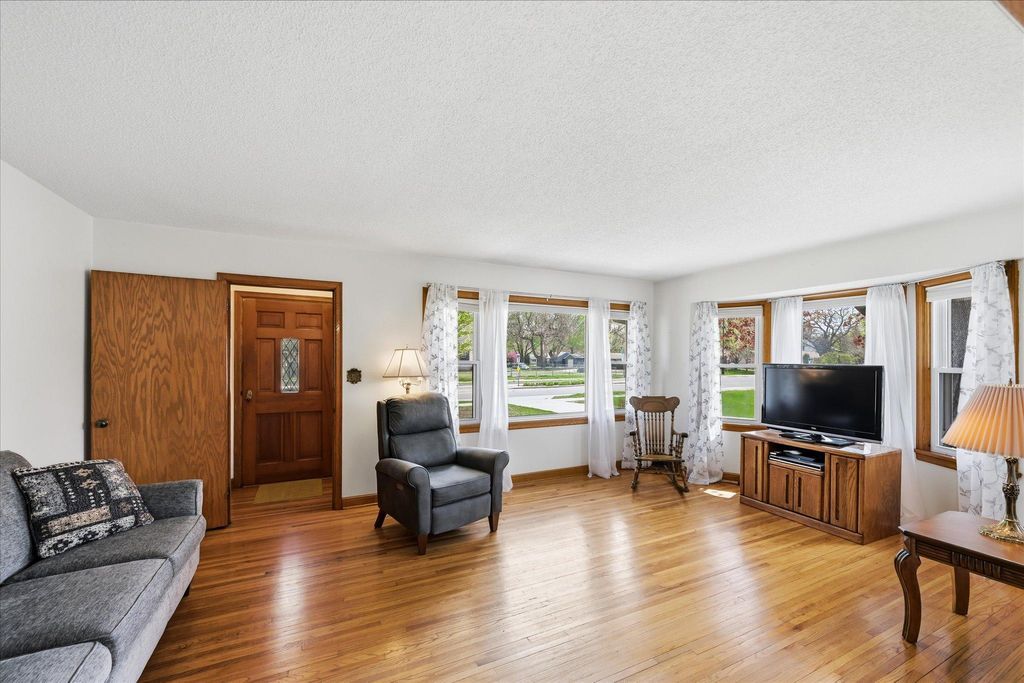 Photo of 6838 Portland Avenue S, Richfield, MN 55423 (MLS # 7071772)