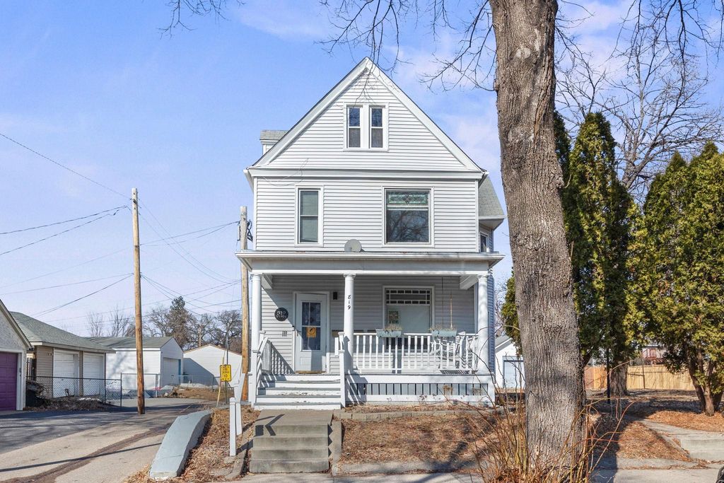 Photo of 819 24th Avenue NE, Minneapolis, MN 55418 (MLS # 7028329)