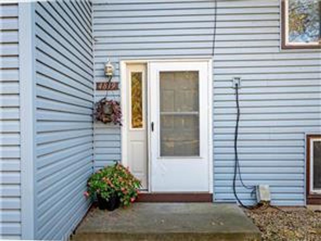 Photo of 4819 Grenwich Way N, Oakdale, MN 55128 (MLS # 7070573)